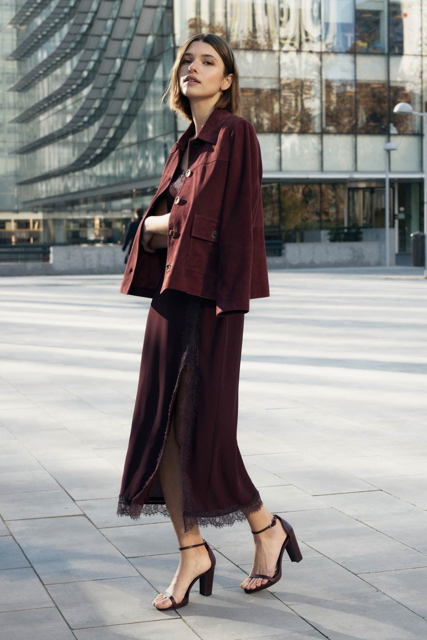 VESTIDO CISNE BURGUNDY